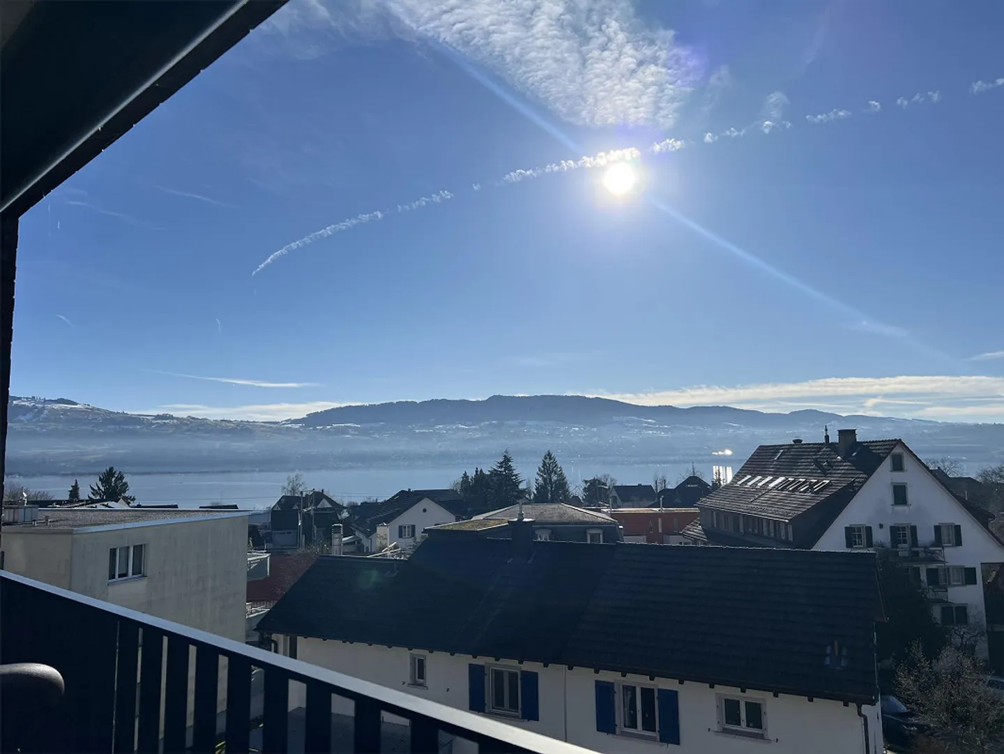 Appartamento d'angolo con vista lago libera e ampio spazio esterno - Foto 18 di 22