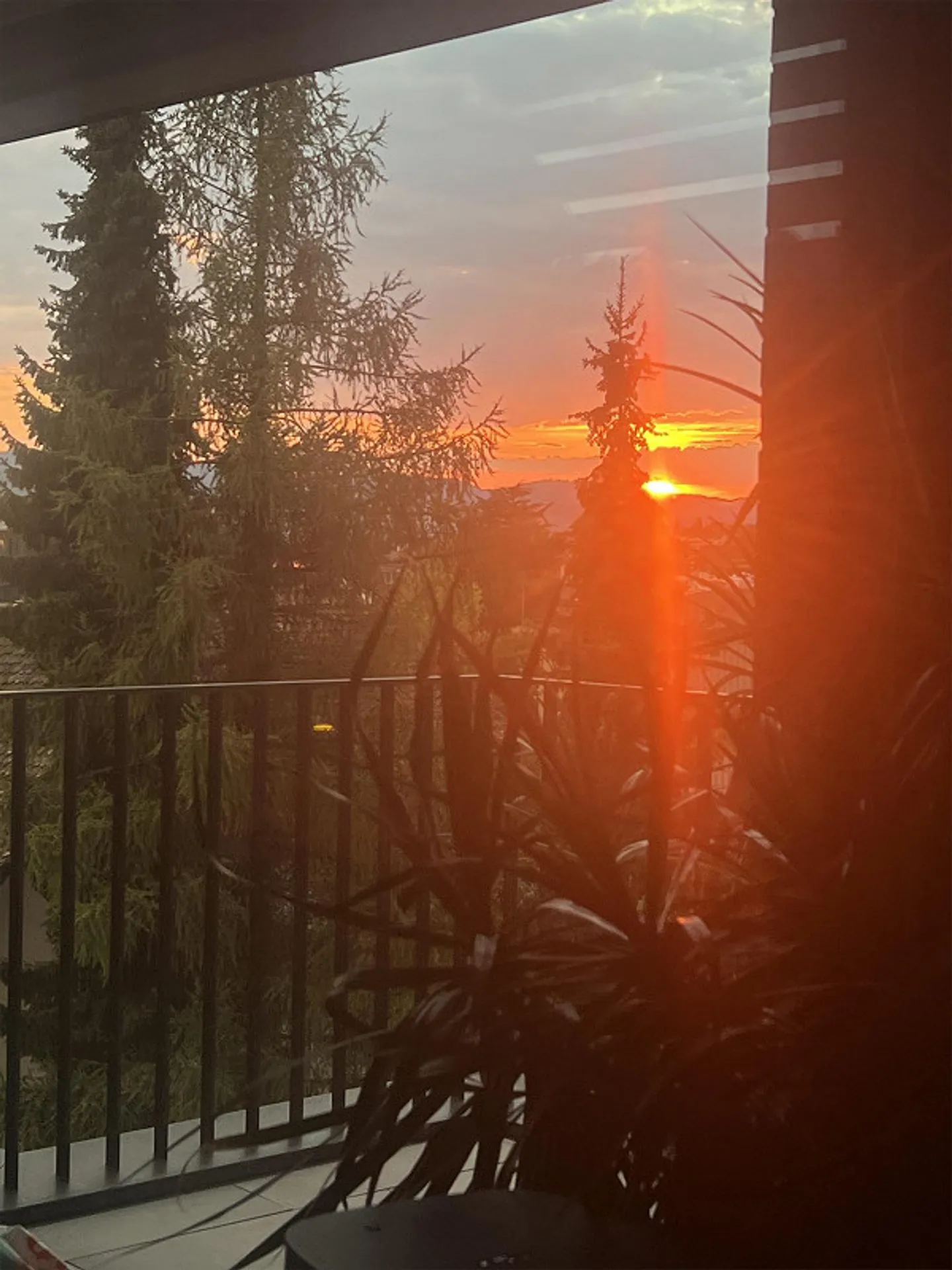 Appartamento d'angolo con vista lago libera e ampio spazio esterno - Foto 19 di 22