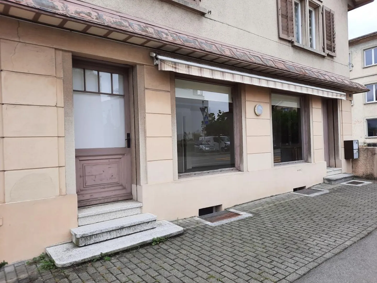 Office - Retail Space - Photo 1 of 3