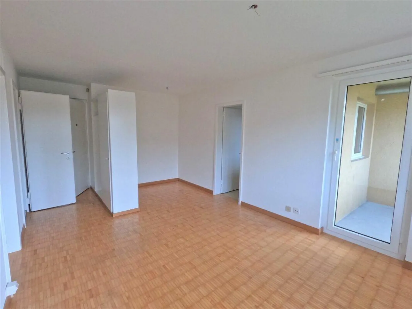 Charmante appartement de 2,5 pièces près du lac ! Avec de grandes pièces, planté... - Photo 8 sur 11