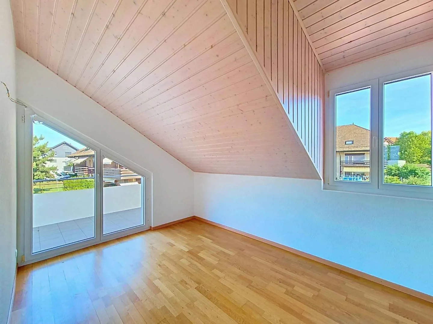 4.5 Room Bright Apartment with Large Terrace - Photo 4 of 13