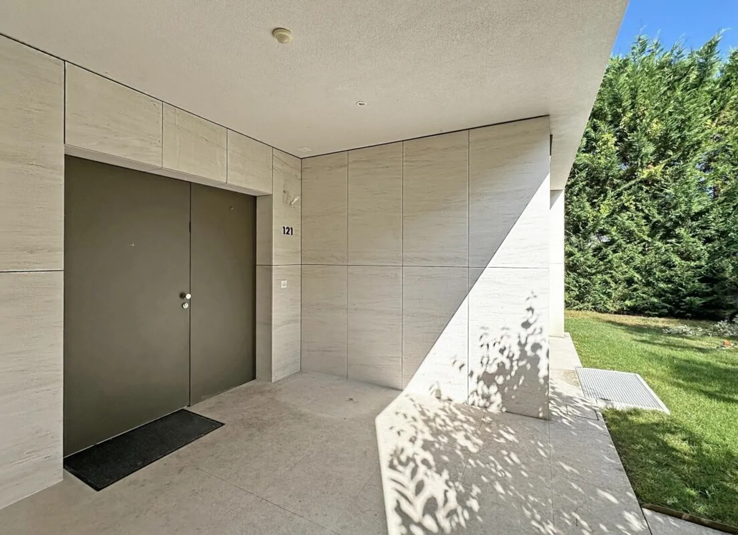 Stunning Semi-Detached Villa 7.5 Rooms - Photo 2 of 19