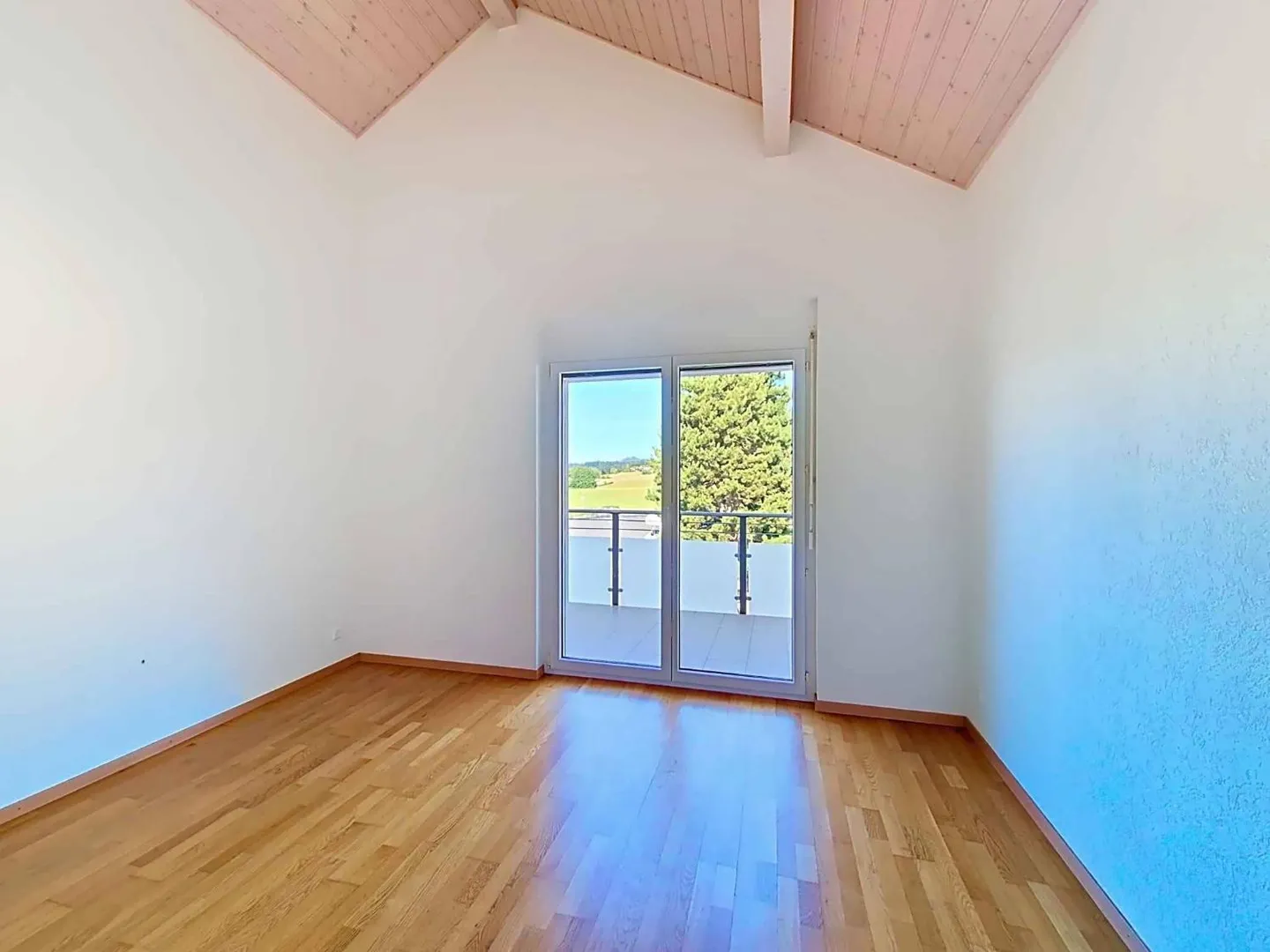 4.5 Room Bright Apartment with Large Terrace - Photo 5 of 13