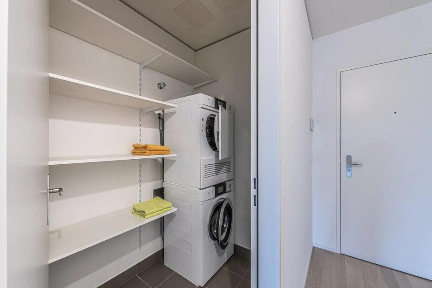 Exclusive Apartment in Basel - Prestige & Elegance - Photo 3 of 12