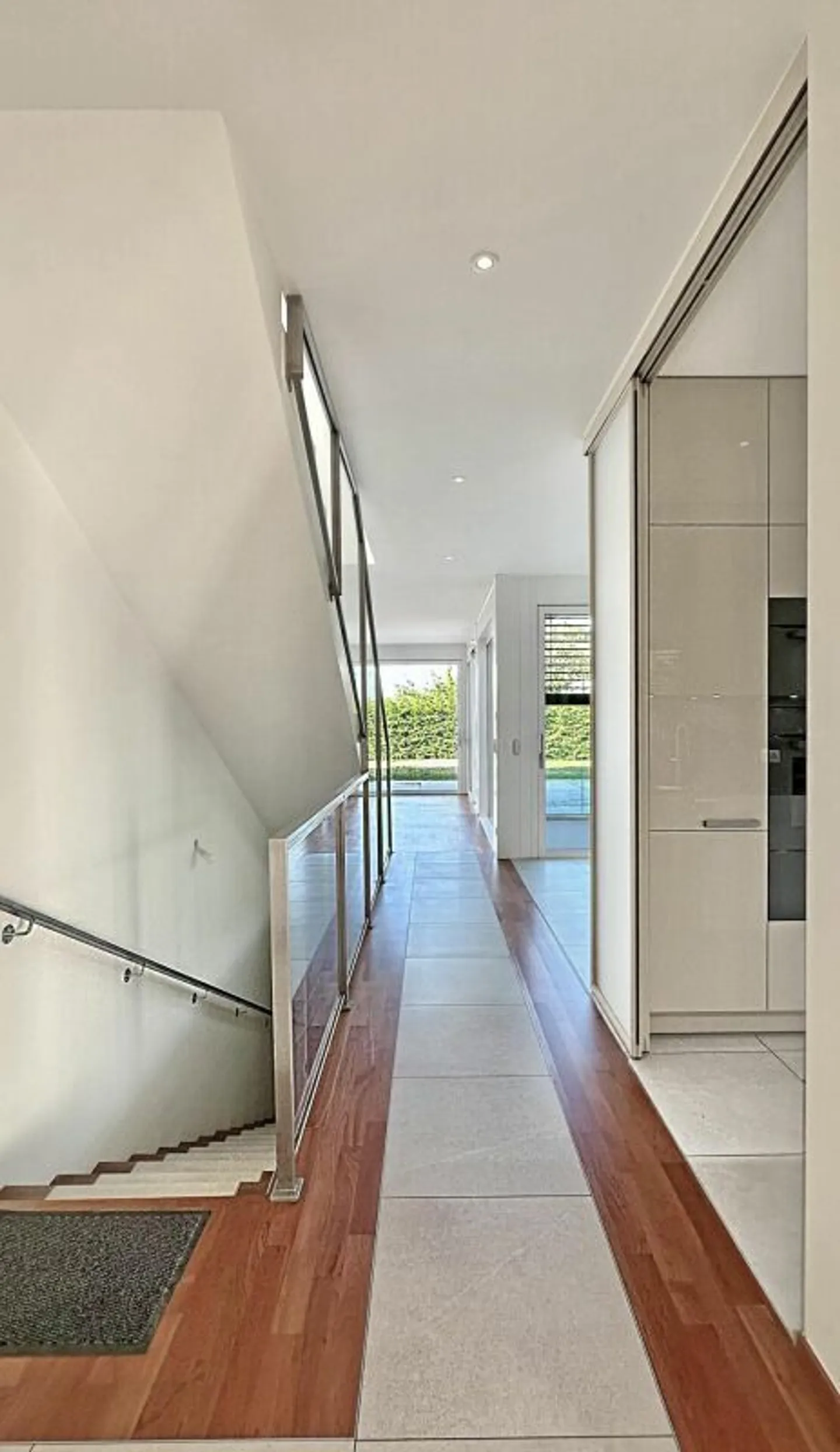 Stunning Semi-Detached Villa 7.5 Rooms - Photo 3 of 19