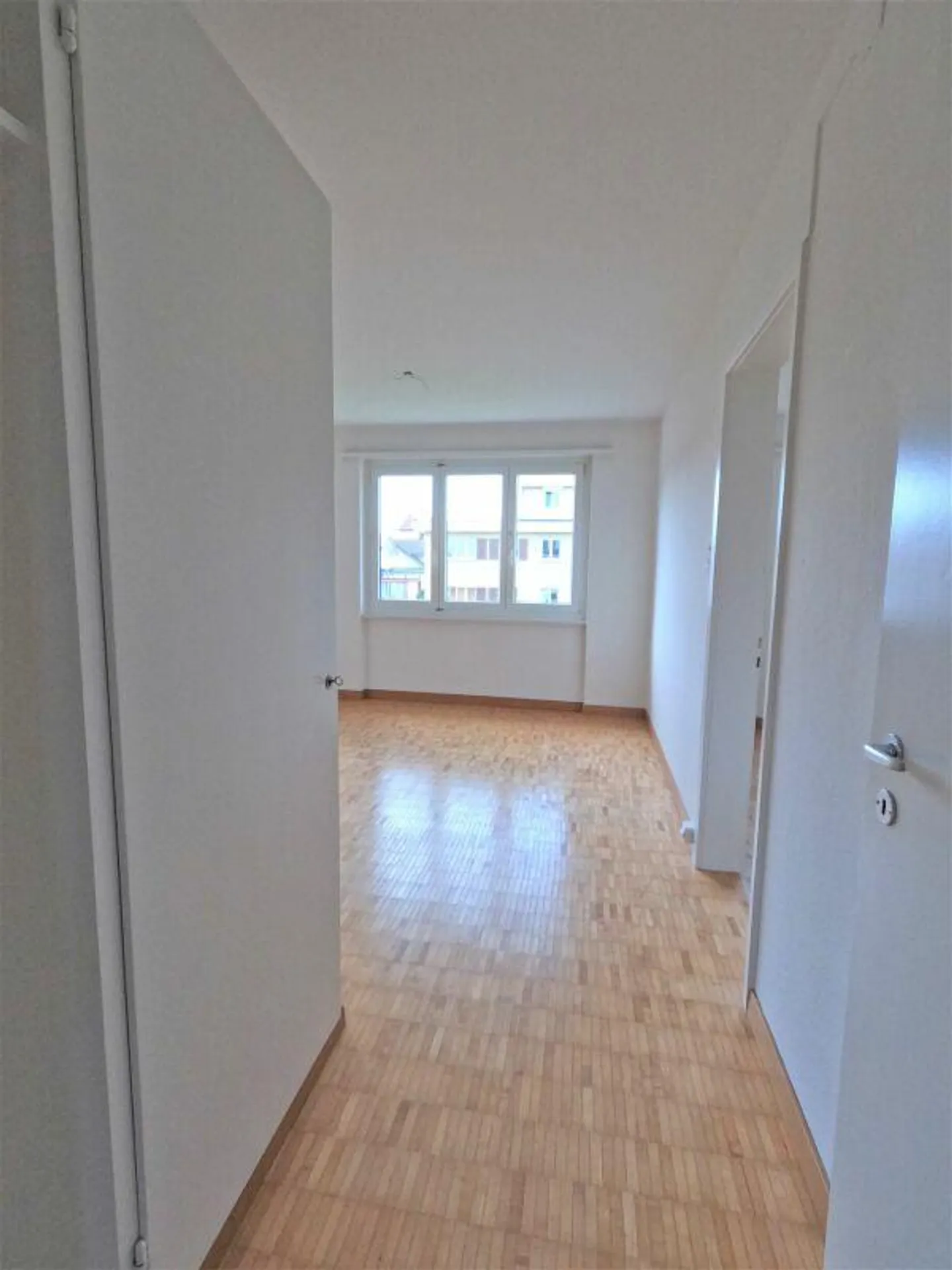 Charmante appartement de 2,5 pièces près du lac ! Avec de grandes pièces, planté... - Photo 10 sur 11