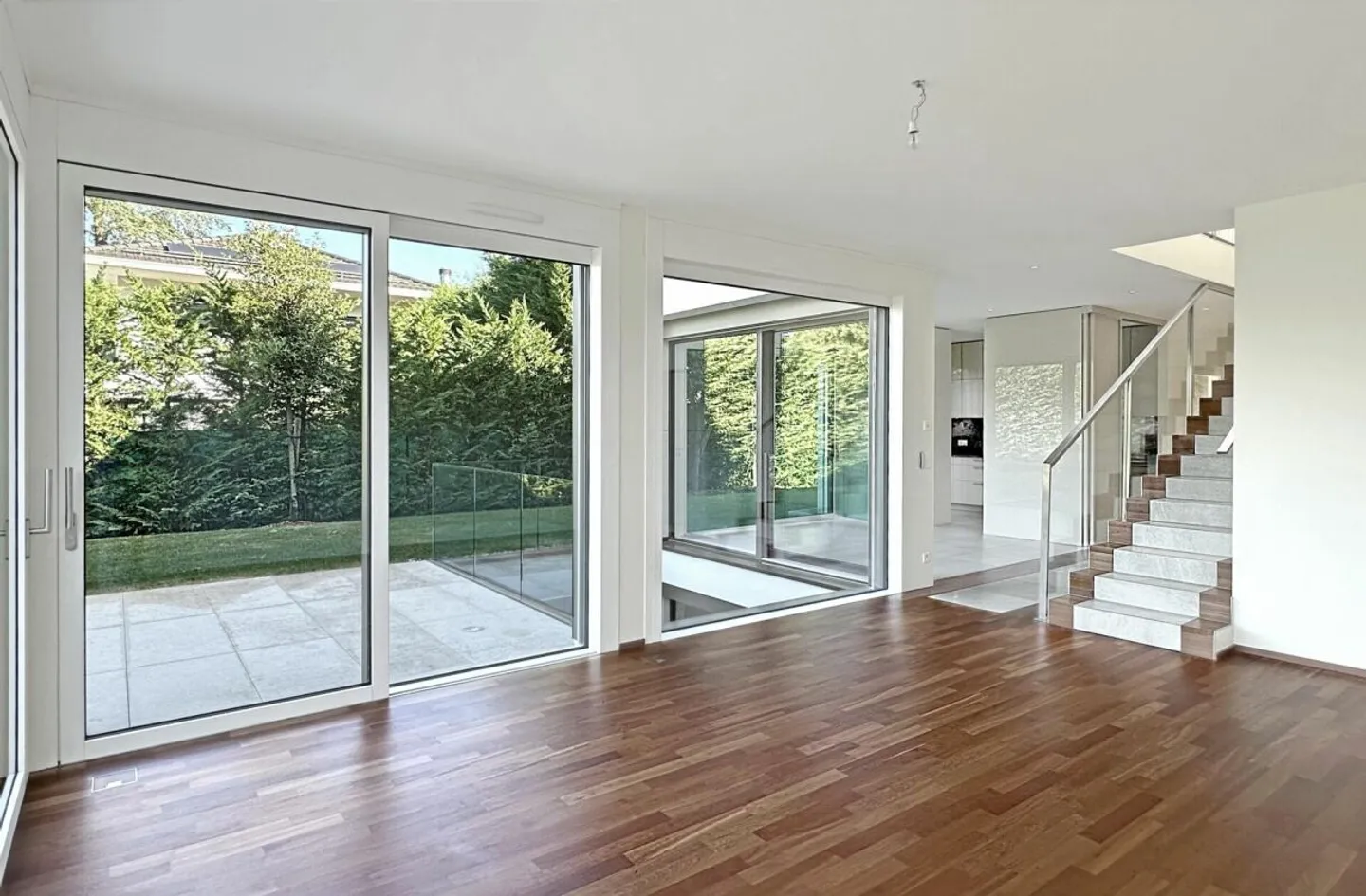 Stunning Semi-Detached Villa 7.5 Rooms - Photo 8 of 19