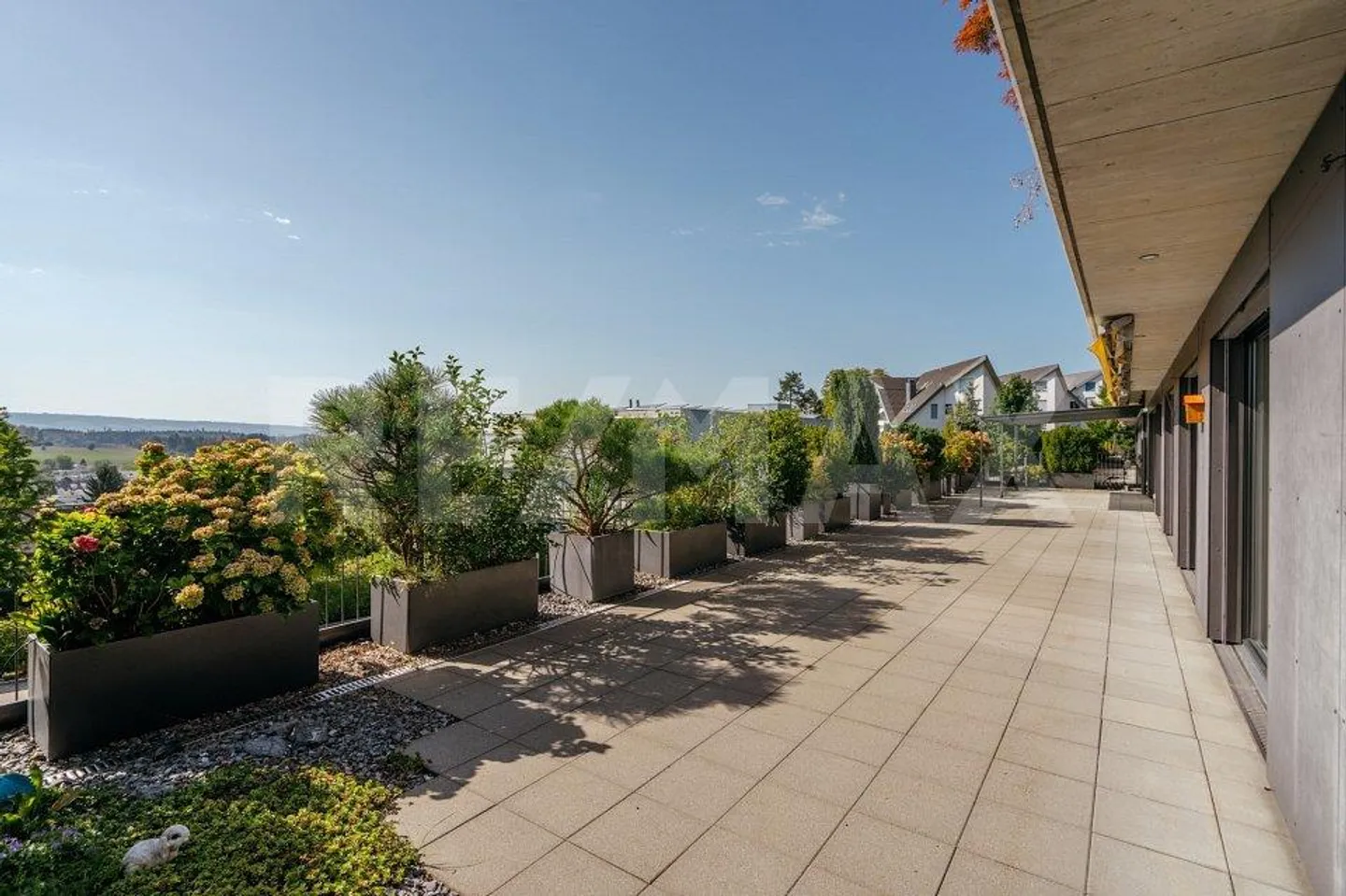 Moderne Terrassenwohnung mit Aussicht - Foto 1 von 13