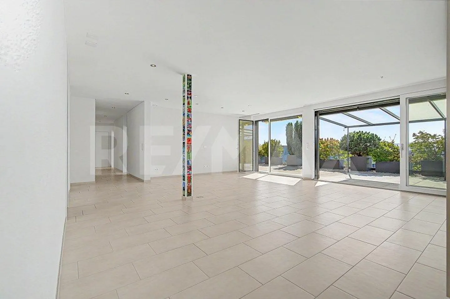 Moderne Terrassenwohnung mit Aussicht - Foto 3 von 13