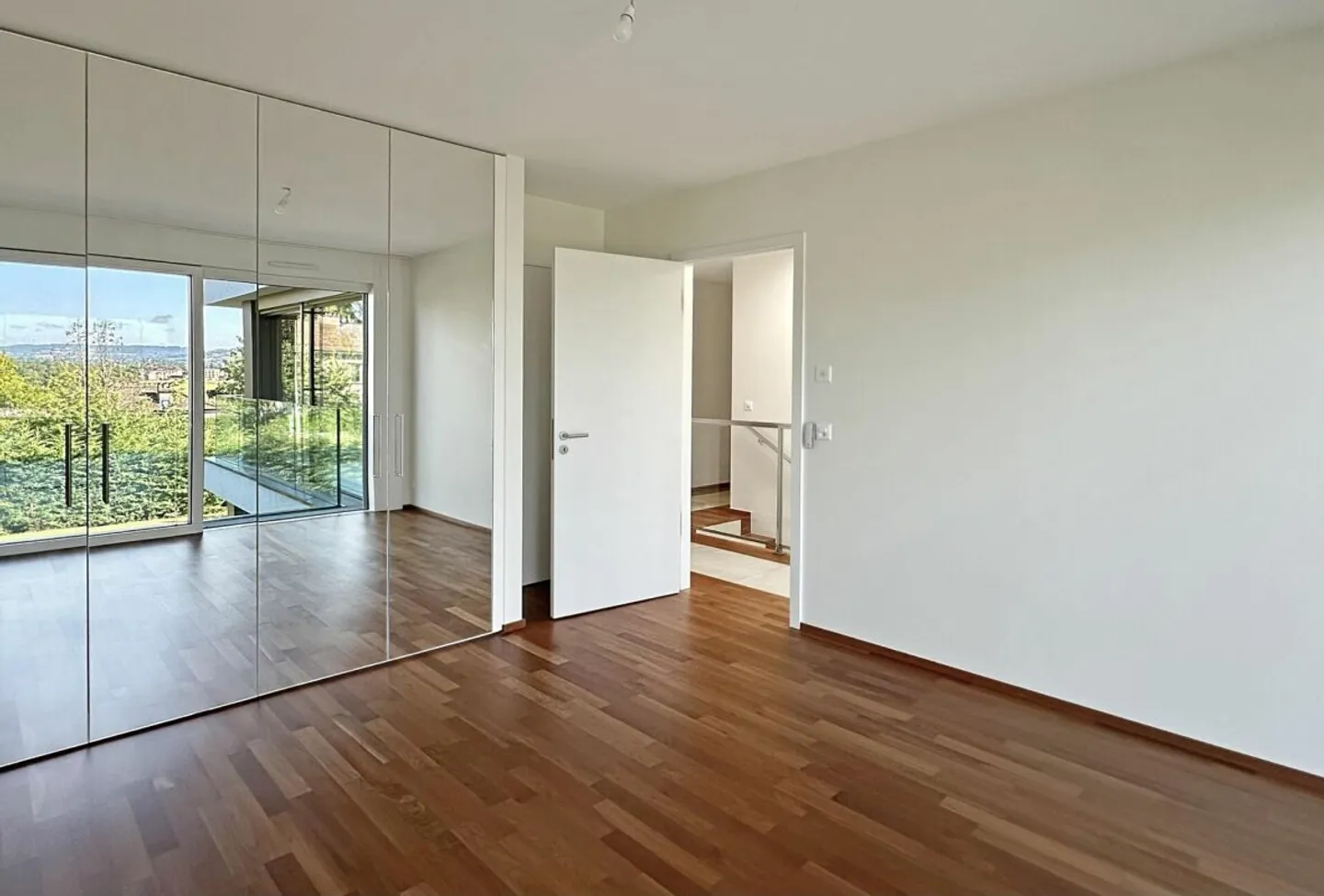 Stunning Semi-Detached Villa 7.5 Rooms - Photo 13 of 19