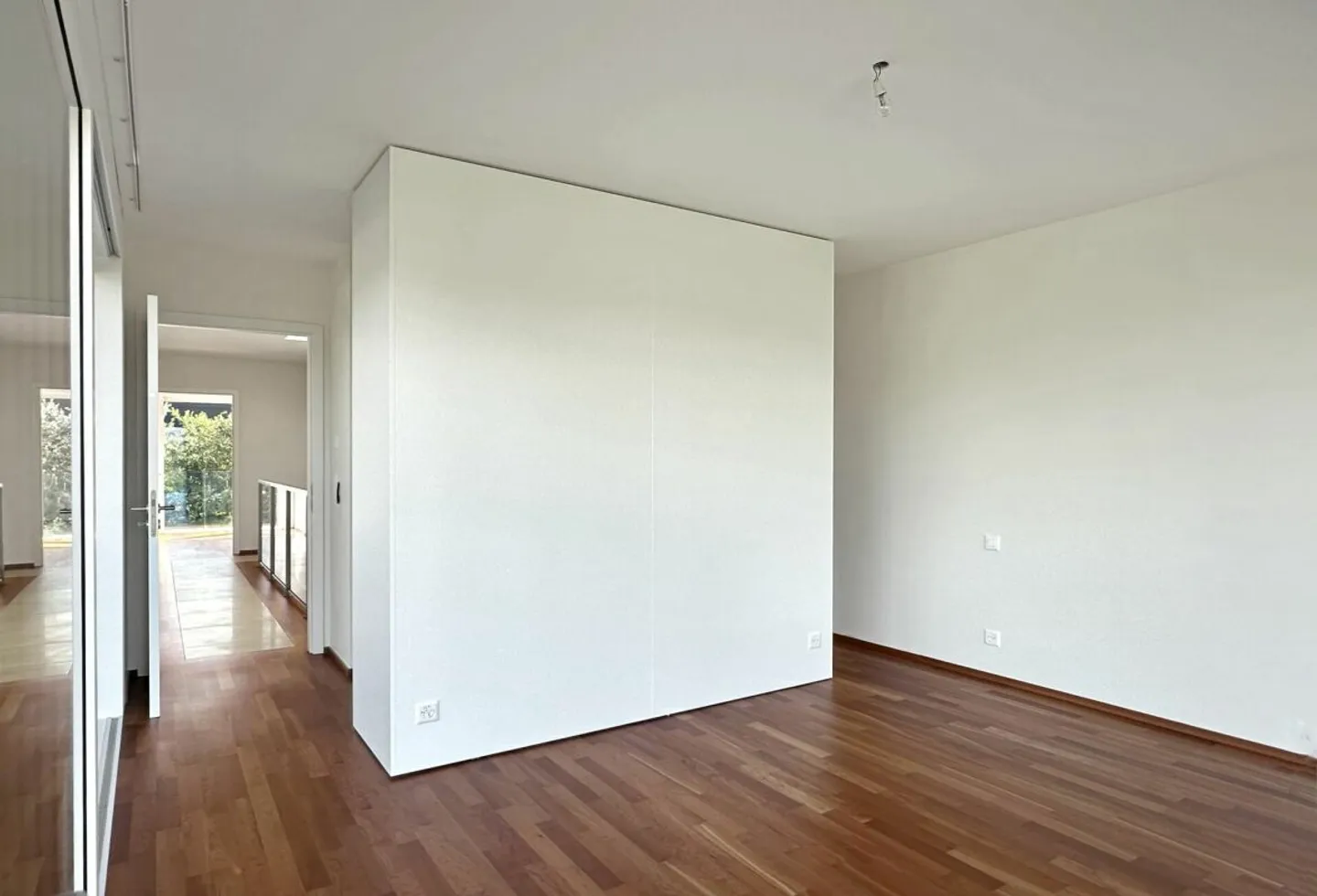 Stunning Semi-Detached Villa 7.5 Rooms - Photo 14 of 19