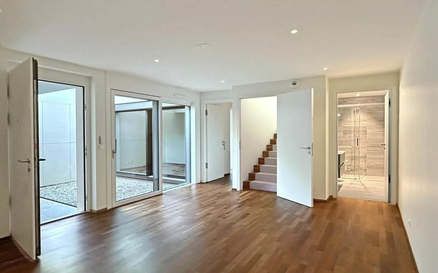 Stunning Semi-Detached Villa 7.5 Rooms - Photo 17 of 19