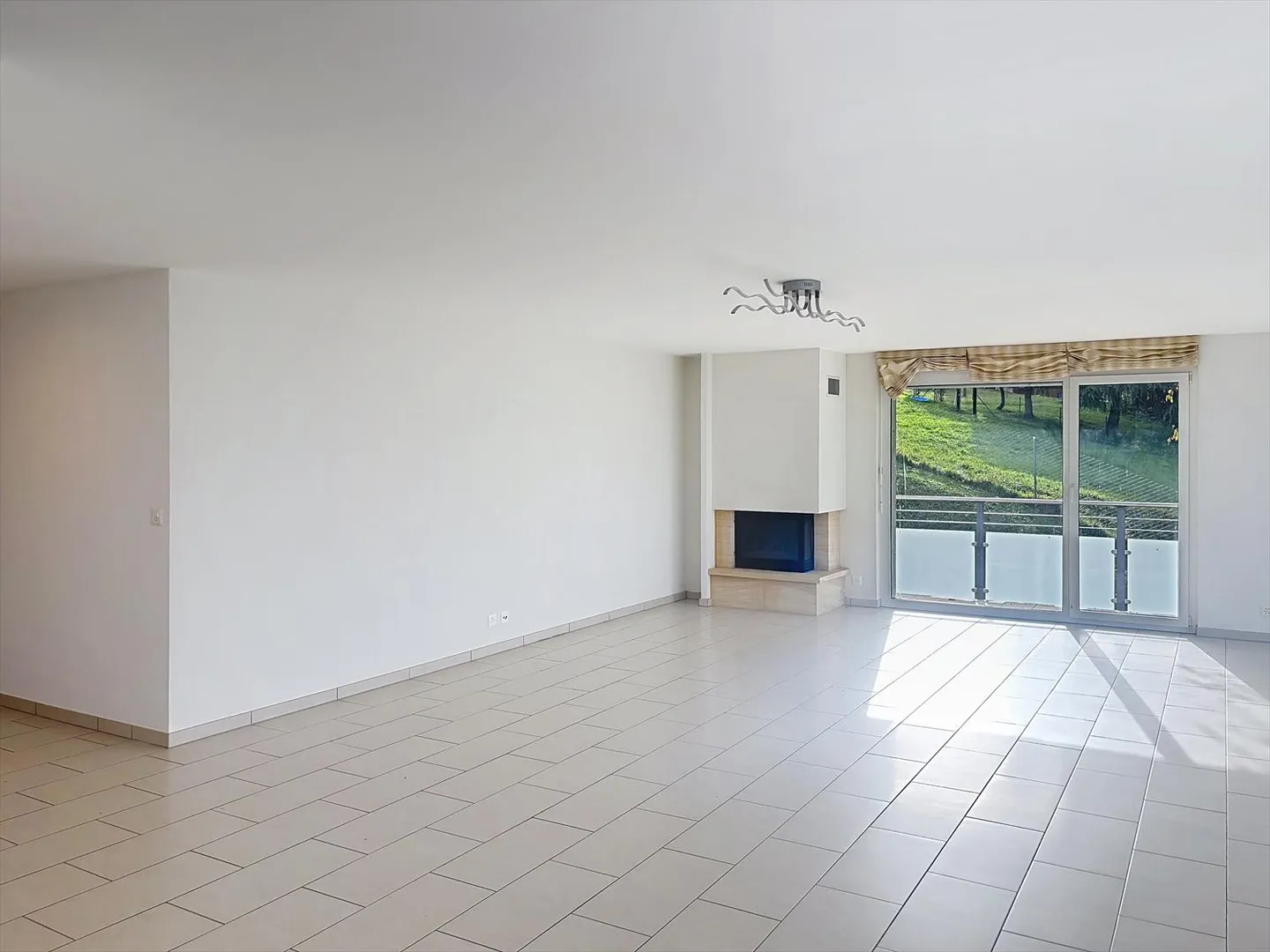 Magnificent 4.5 room apartment with panoramic views in Chernex - Photo 2 of 26