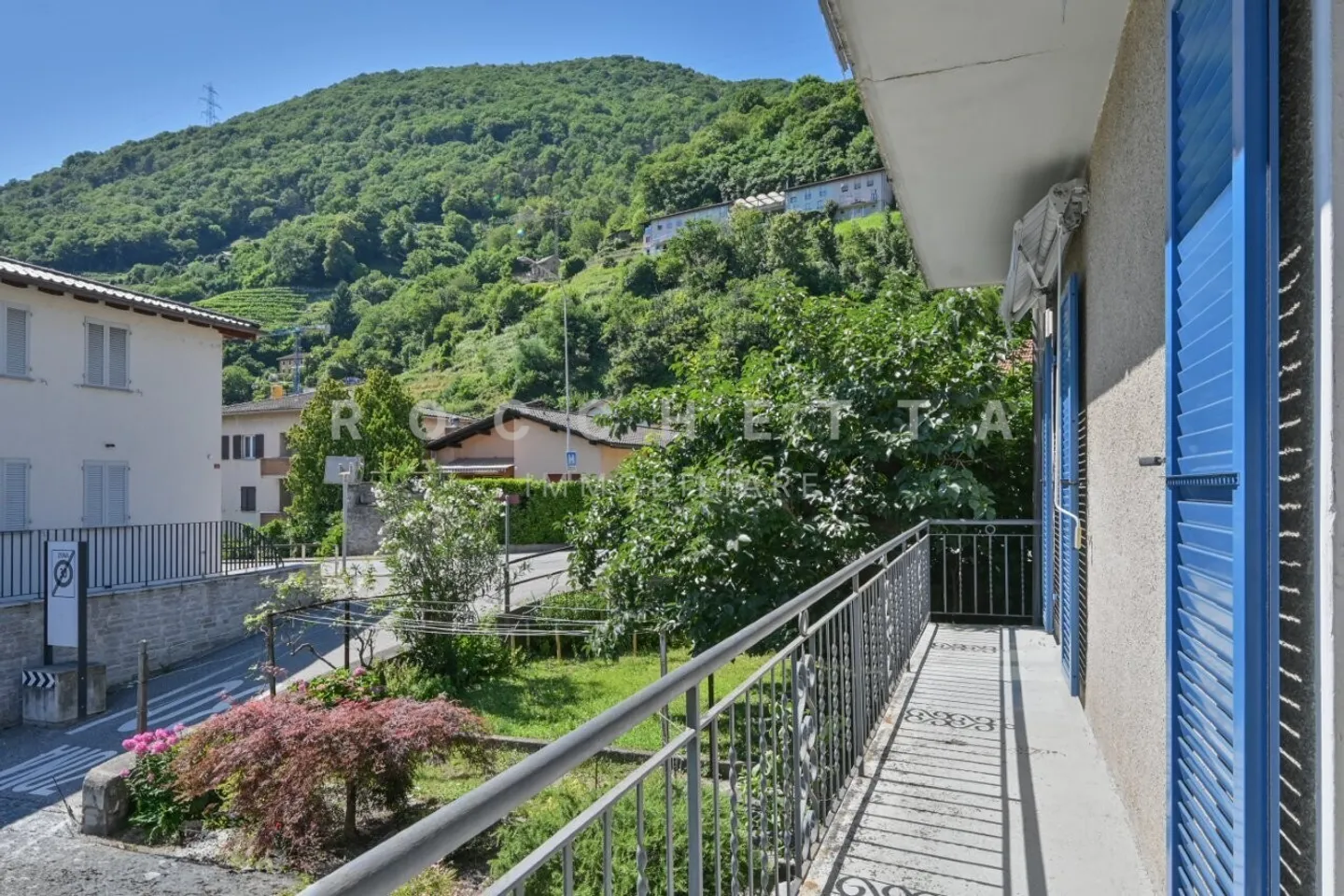 Maison jumelée dans le noyau avec un grand potentiel - Photo 3 sur 12