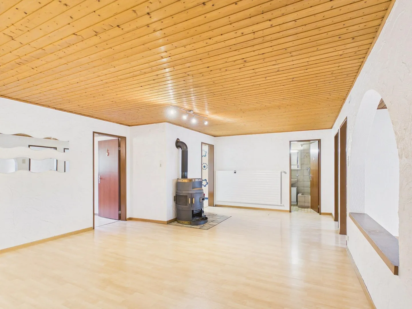 Appartement 5 pièces avec cheminée - Photo 1 sur 13