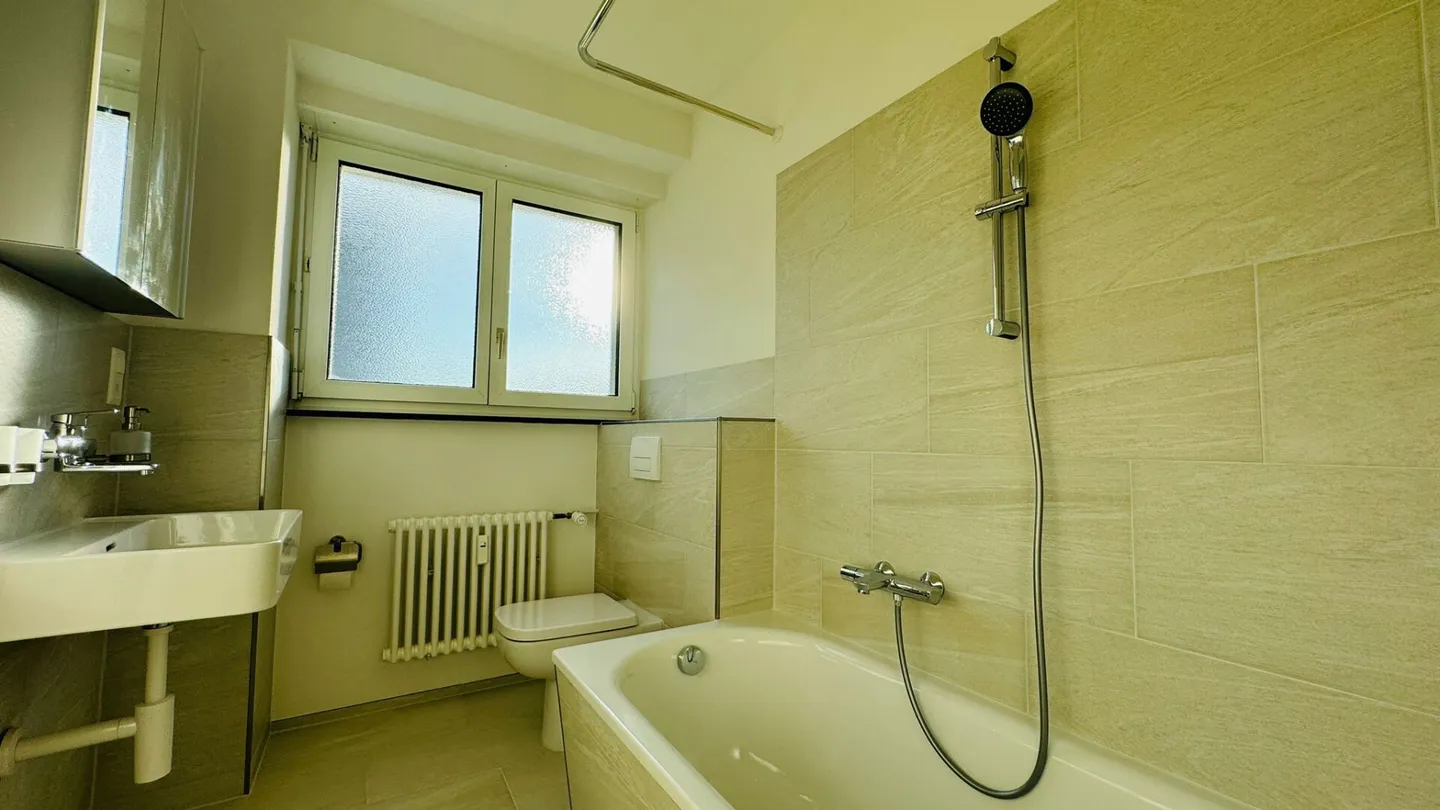 Appartamento 3 locali completamente ristrutturato con balcone e cantina, 1° piano - Foto 4 di 11