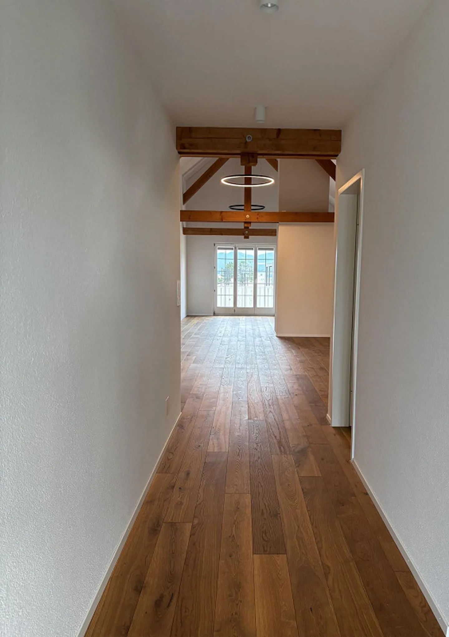 Première occupation appartement sous les combles de 4,5 pièces 180m2 dans un style loft - Photo 1 sur 14
