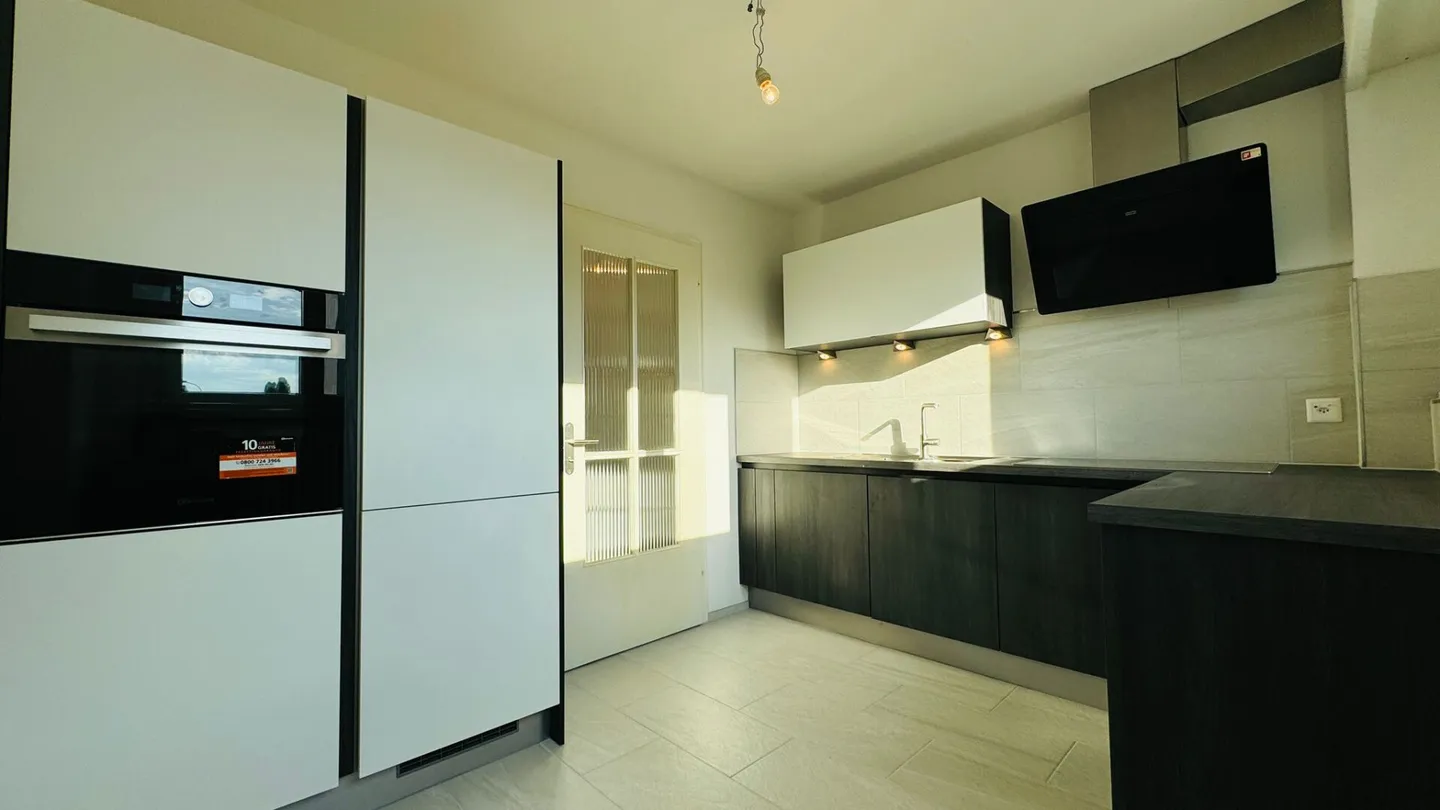 Appartamento 3 locali completamente ristrutturato con balcone e cantina, 1° piano - Foto 6 di 11