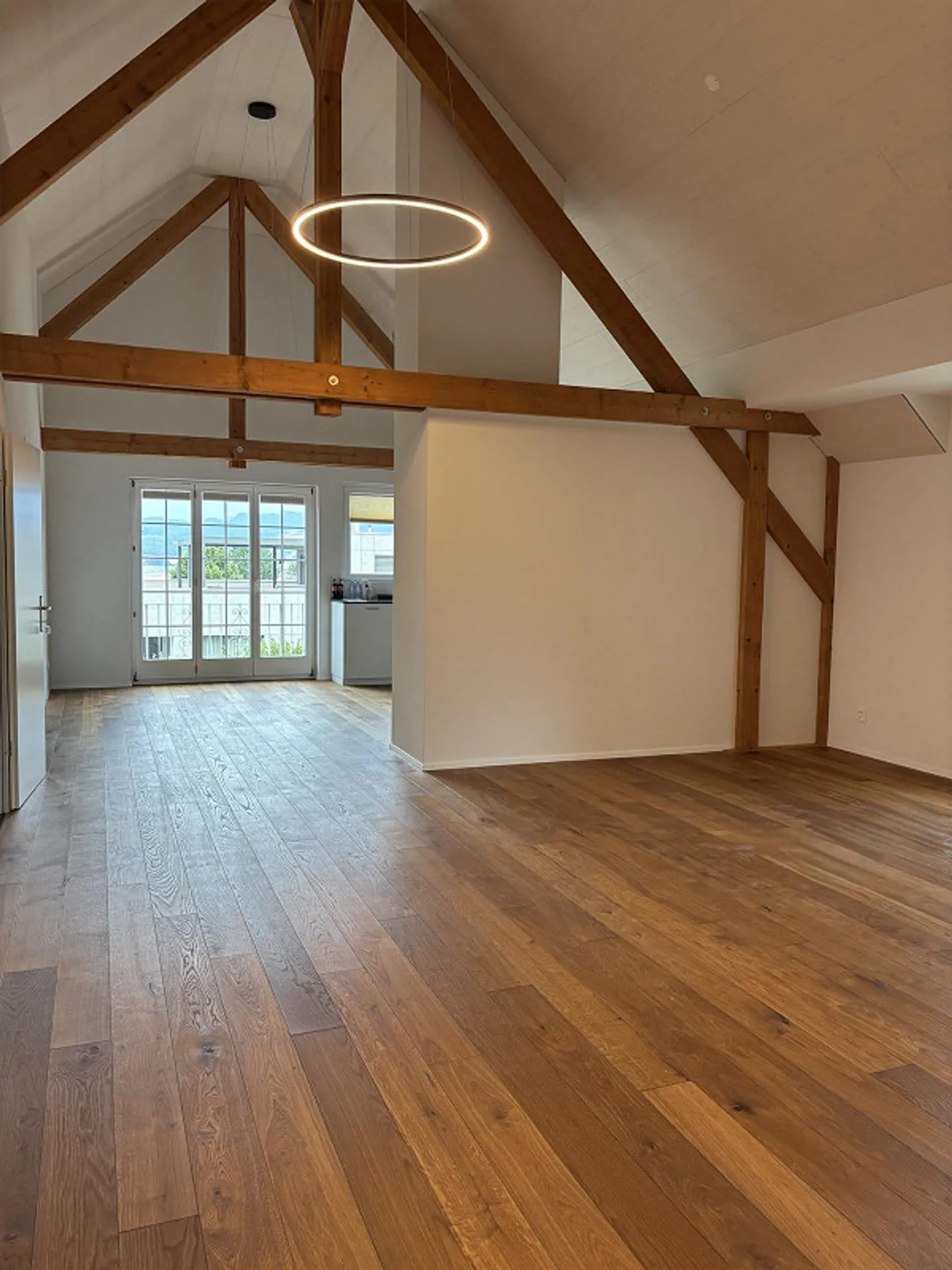 Première occupation appartement sous les combles de 4,5 pièces 180m2 dans un style loft - Photo 2 sur 14