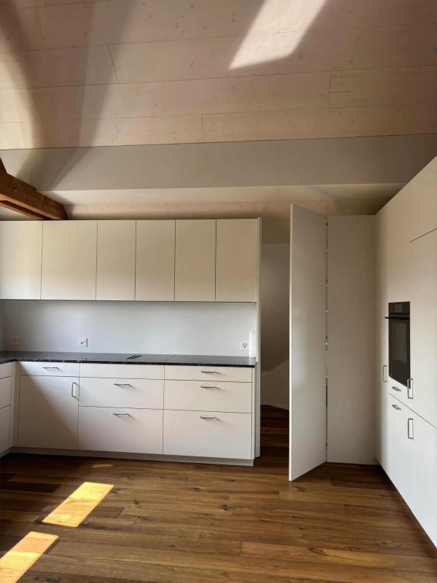 Première occupation appartement sous les combles de 4,5 pièces 180m2 dans un style loft - Photo 4 sur 14