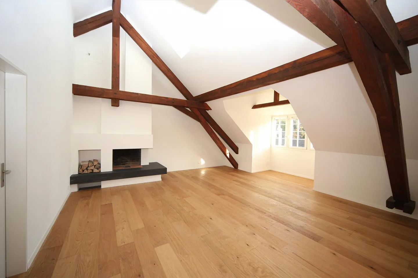 Charmante Wohnung mit Cheminée - Foto 2 von 6