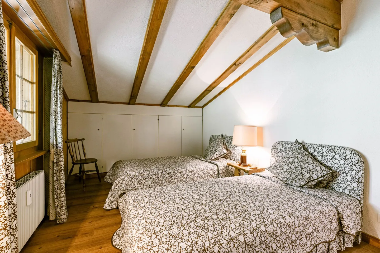 Attico soleggiato con 1 camera da letto a Saanen con vista sulle montagne - Foto 10 di 13