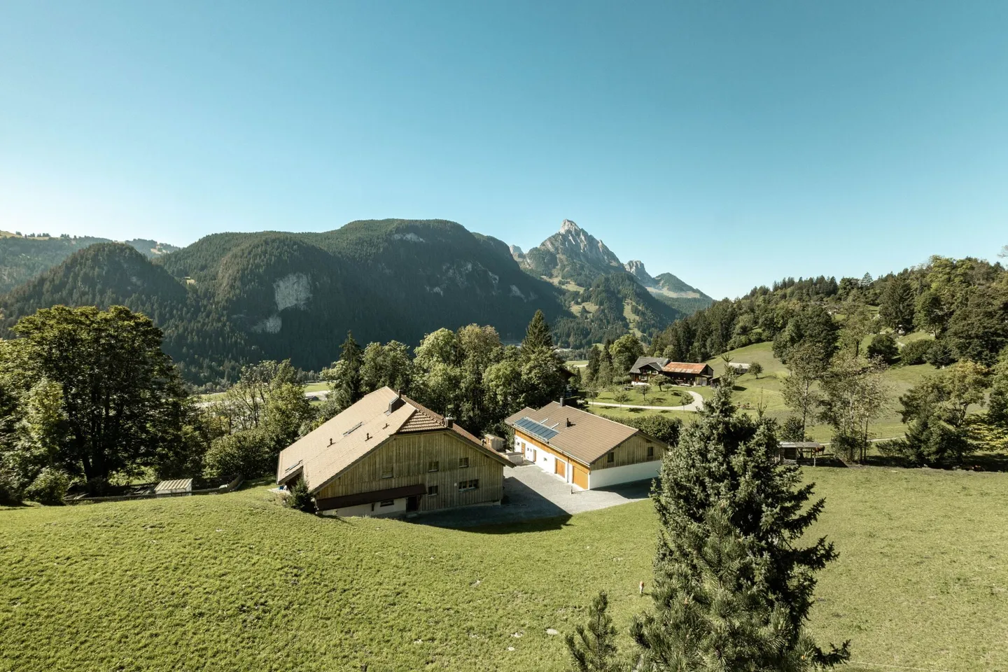 Attico soleggiato con 1 camera da letto a Saanen con vista sulle montagne - Foto 13 di 13