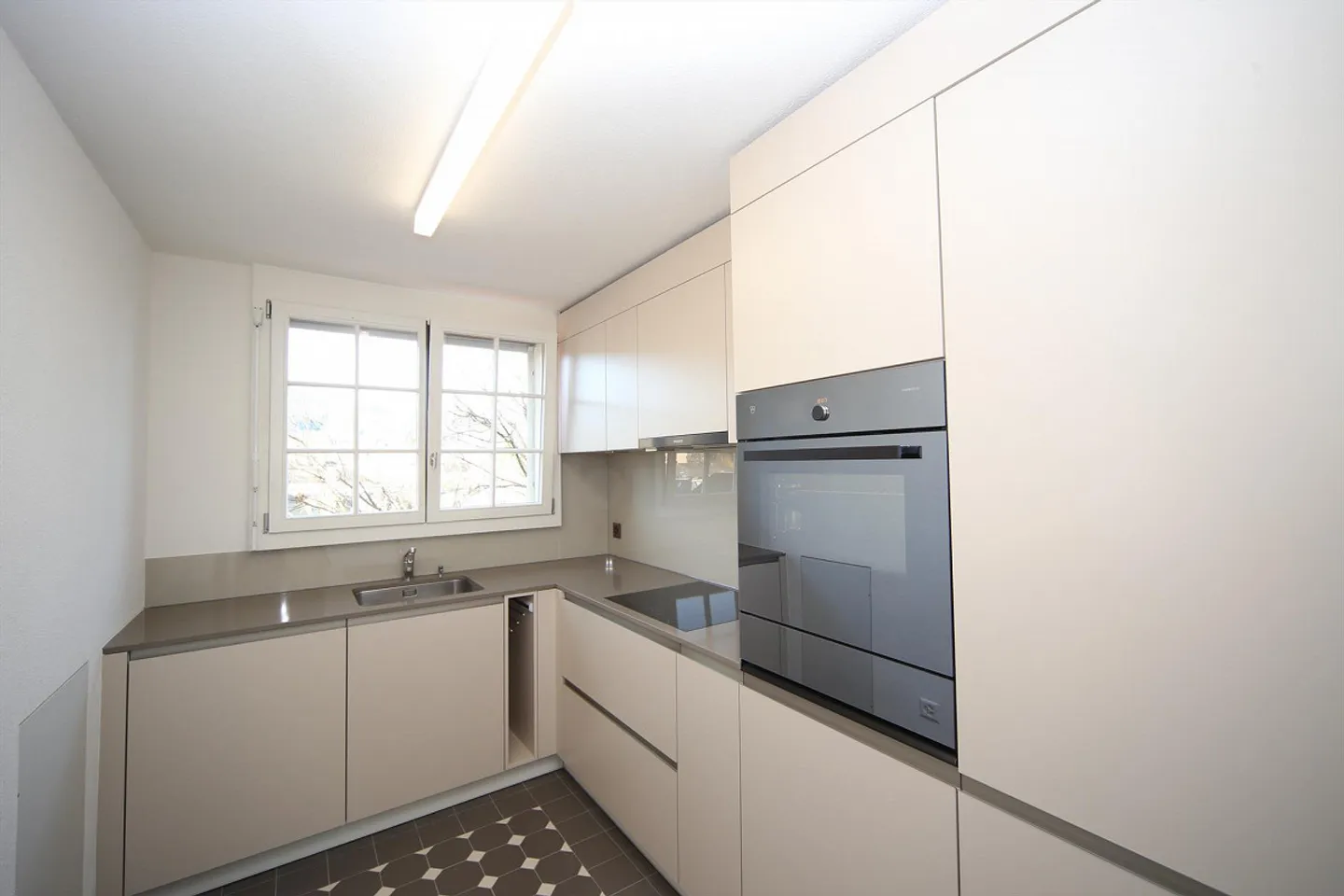 Charmante Wohnung mit Cheminée - Foto 3 von 6