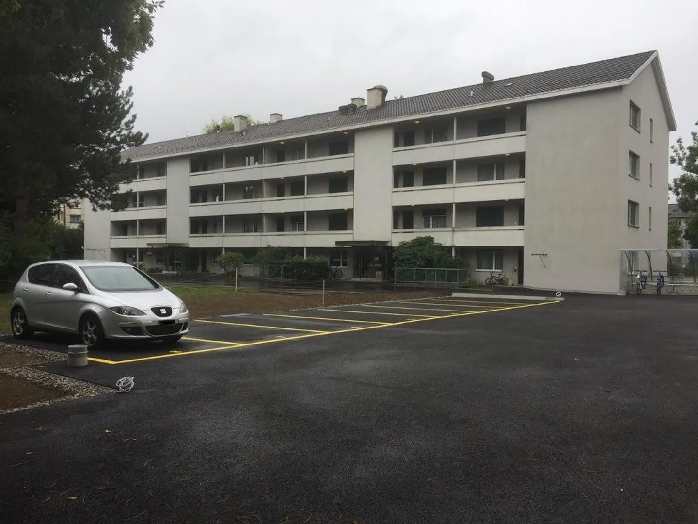 Pas envie de chercher une place de parking ? - Photo 1 sur 2