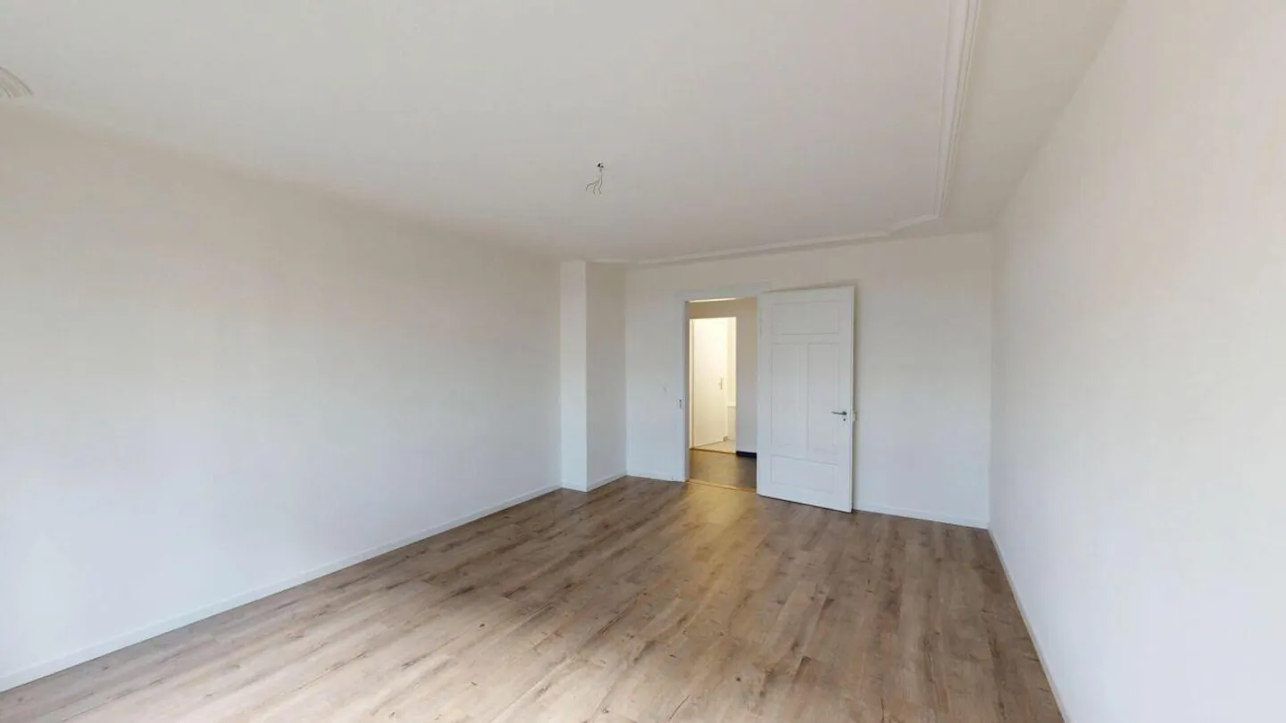 Appartement ancien rénové de 4 pièces - Photo 3 sur 12