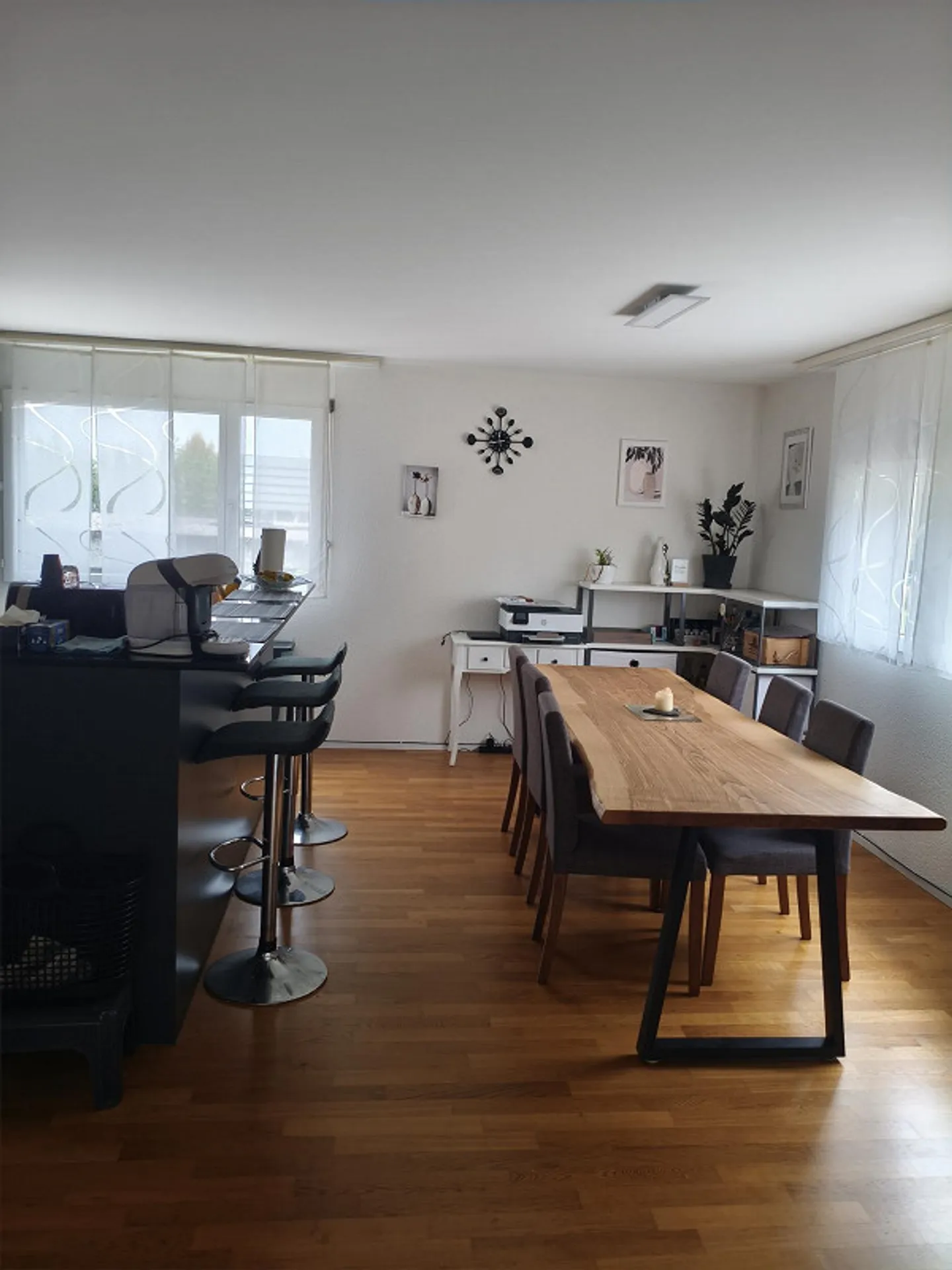 Spacious Bright 4.5 Room Apartment - Photo 3 of 9