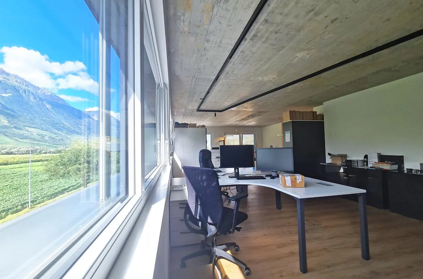 Lokal-Triplex - Eingangshalle und Büros - Foto 1 di 4
