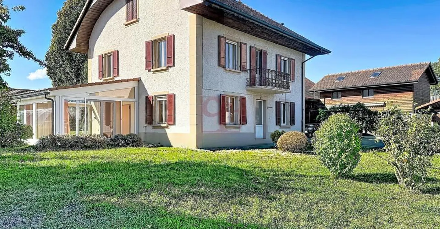 Maison familiale au cœur du village  composée de 2 appartements - Photo 1 of 13