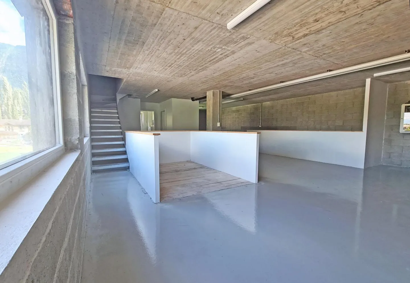 Lokal-Triplex - Eingangshalle und Büros - Foto 4 di 4