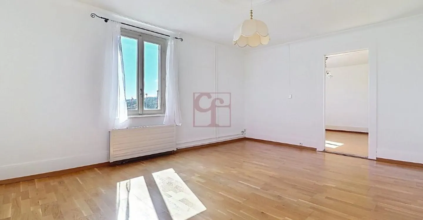 Maison familiale au cœur du village  composée de 2 appartements - Photo 6 of 13