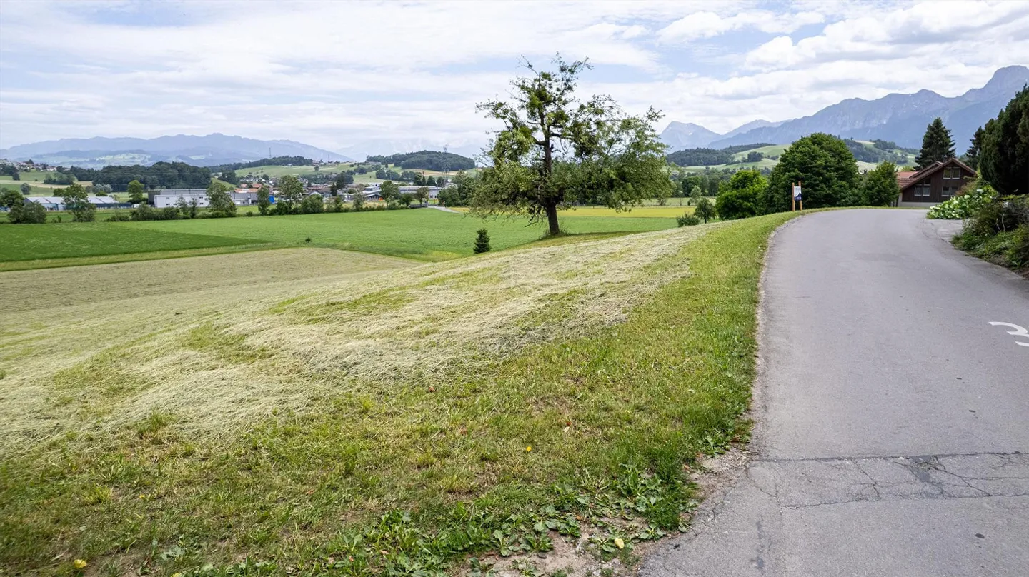 Building plot of 1,336 m2 with a view in Burgistein for sale - Photo 12 of 13