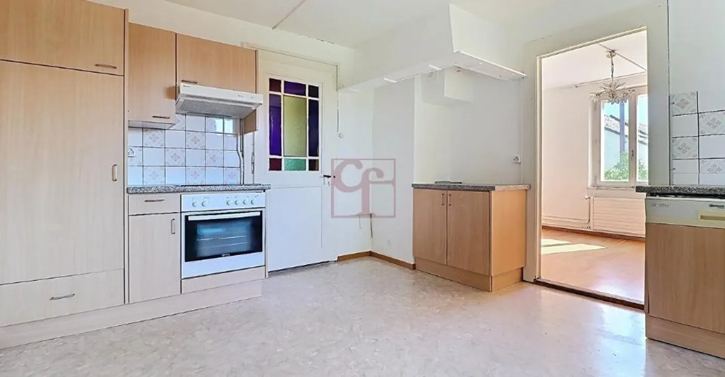 Maison familiale au cœur du village  composée de 2 appartements - Photo 8 of 13