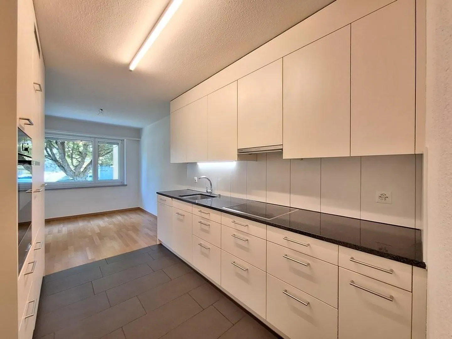 Vivere nel verde con balcone / La tua nuova casa nel cuore di Thalwil! - Foto 1 di 8