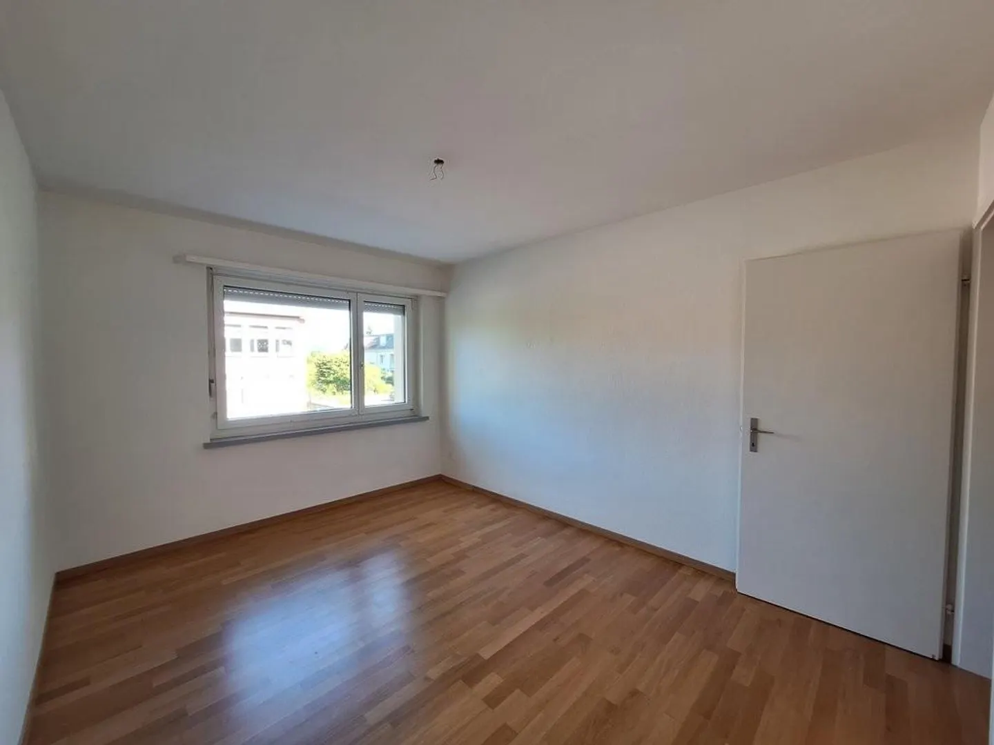 Vivere nel verde con balcone / La tua nuova casa nel cuore di Thalwil! - Foto 4 di 8