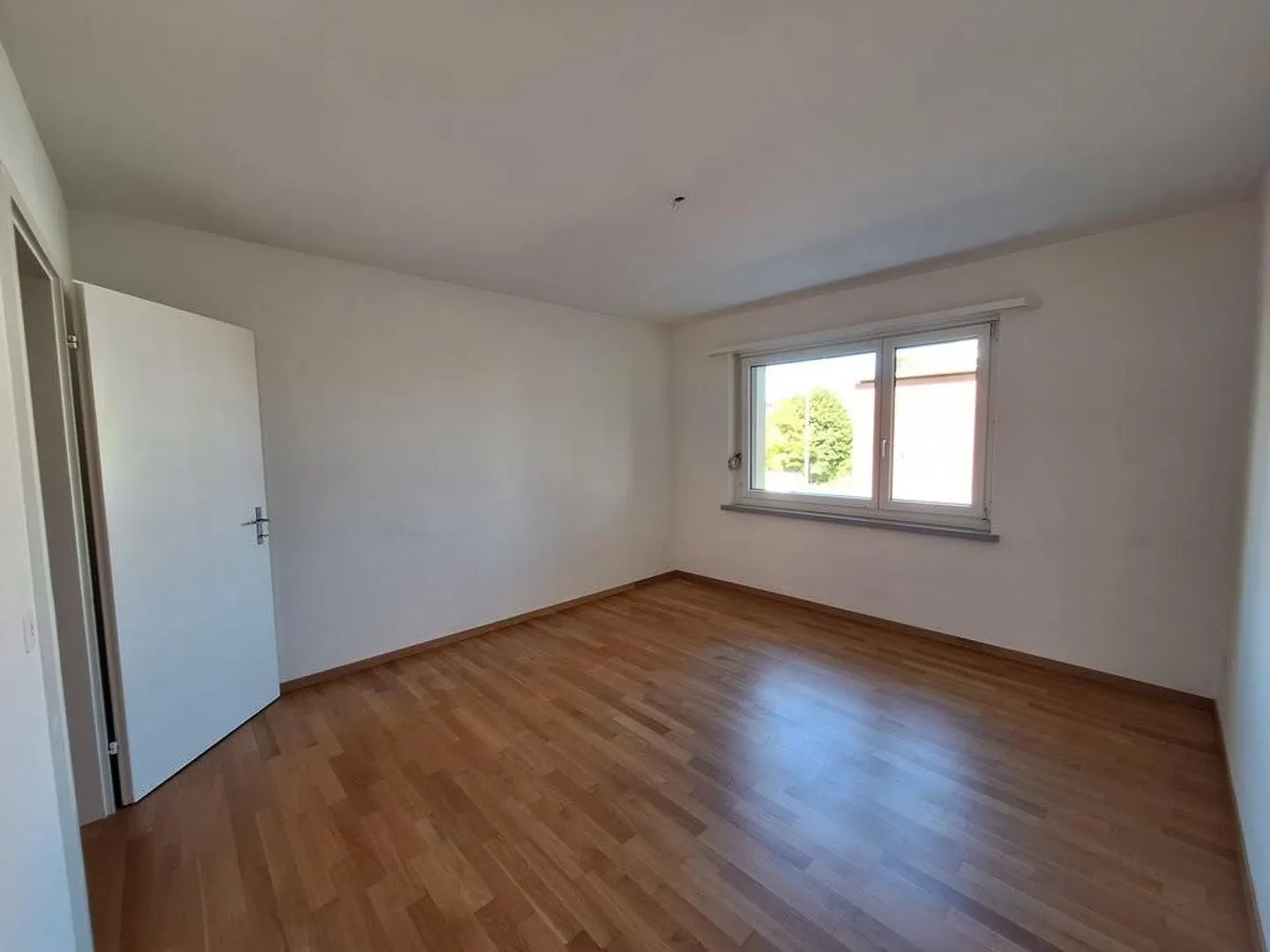 Vivere nel verde con balcone / La tua nuova casa nel cuore di Thalwil! - Foto 5 di 8