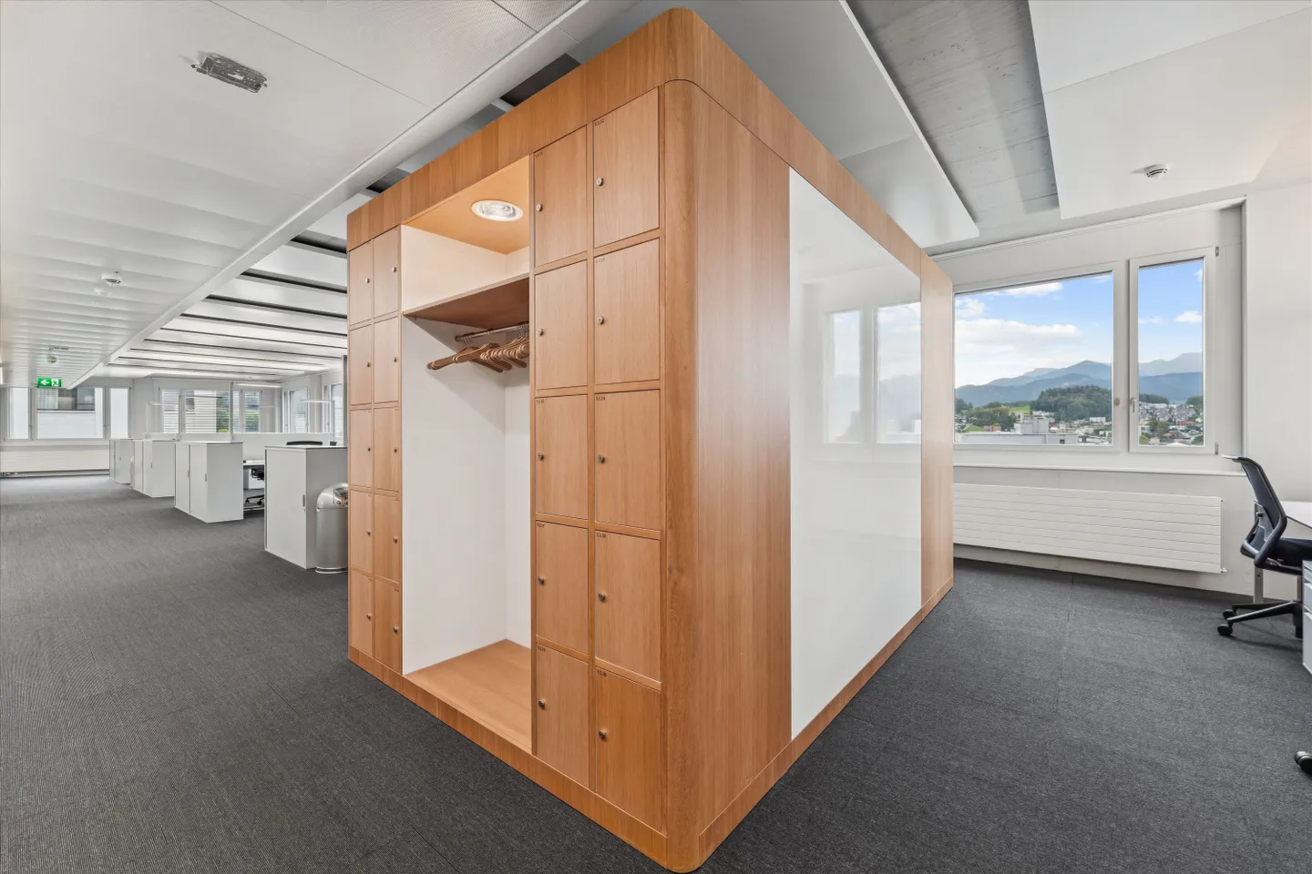 Flexible office space with existing expansion and top connections - Photo 6 of 11