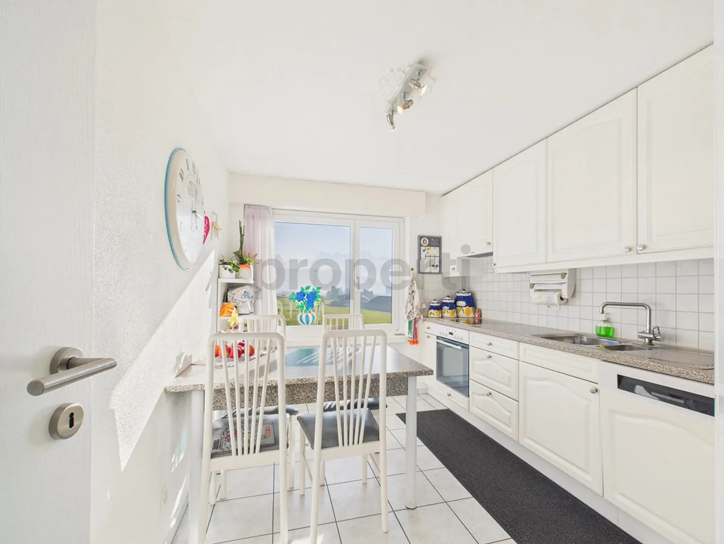 Living with a breathtaking view of the Mythen - attractive 4.5-room apartment in Seewen - Photo 4 of 16
