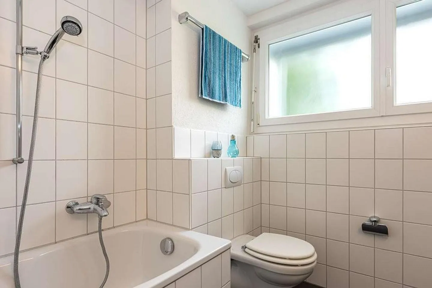 Ampio appartamento di 3,5 stanze con area giardino in un ambiente tranquillo - Foto 2 di 8