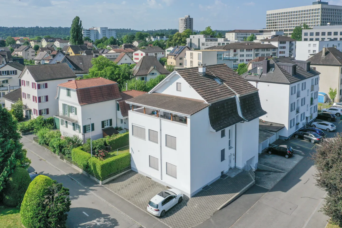 Completely Renovated Three-Family House in a Quiet yet Central Location - Photo 2 of 17