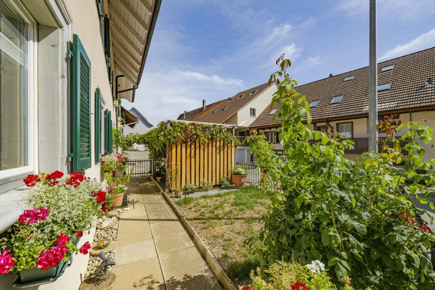 Charming Multi-Family House - Always Fully Rented - Huge Potential... - Photo 13 of 28