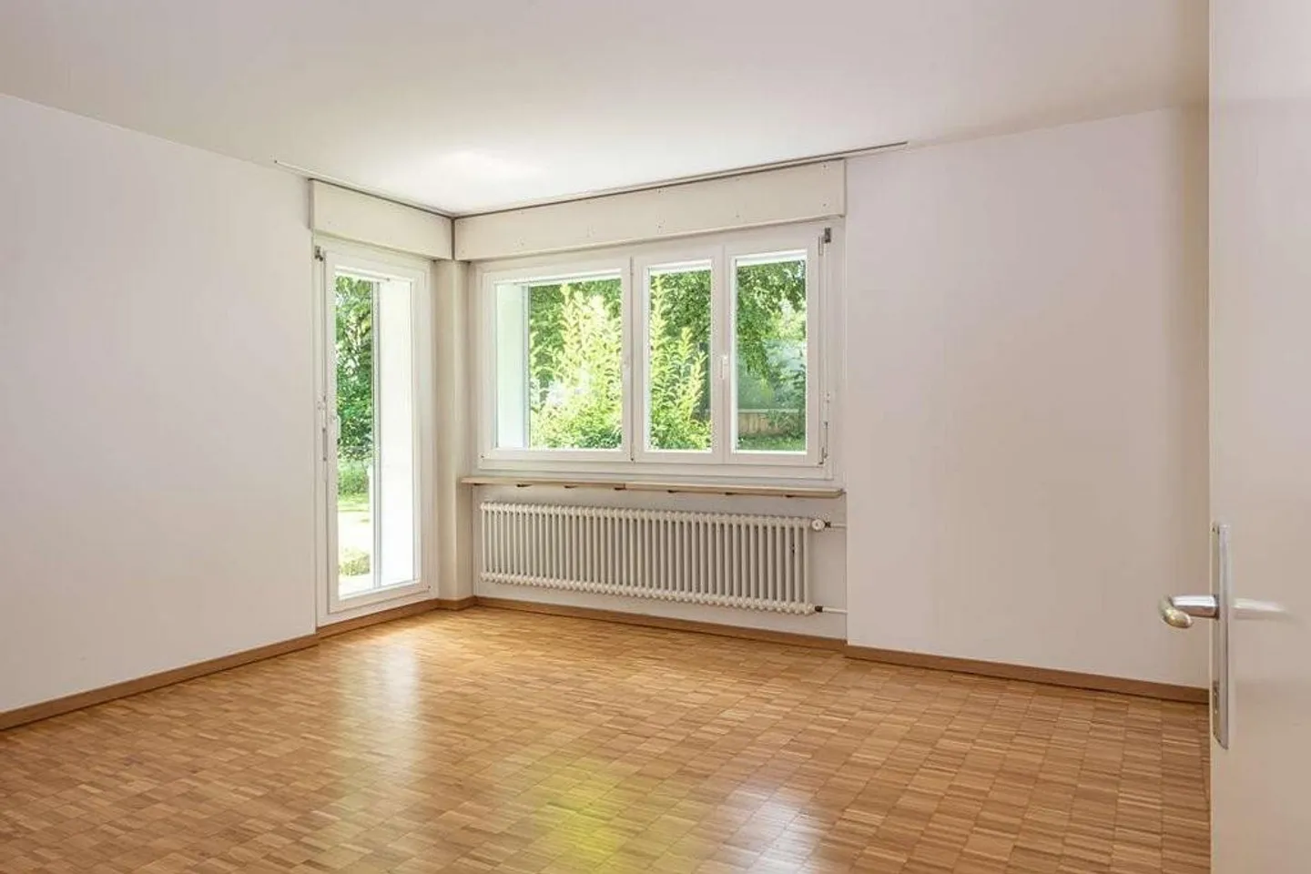 Ampio appartamento di 3,5 stanze con area giardino in un ambiente tranquillo - Foto 6 di 8
