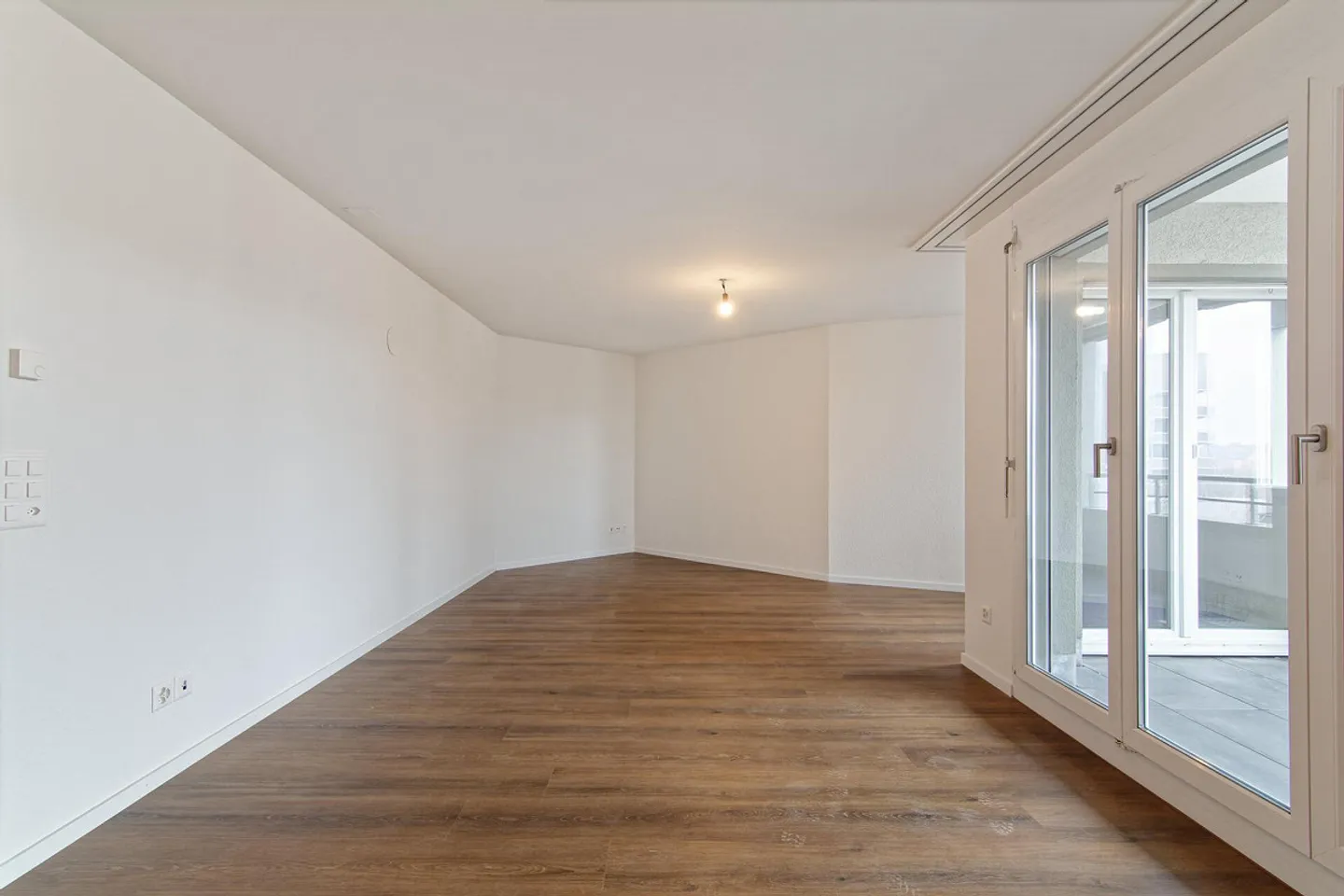 Renovated 4.5-room apartment with elevator on the raised ground floor - Photo 9 of 40