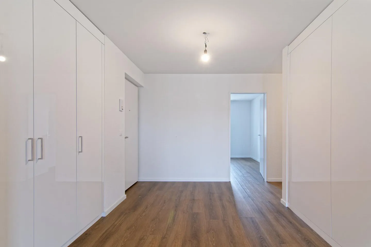 Renovated 4.5-room apartment with elevator on the raised ground floor - Photo 10 of 40
