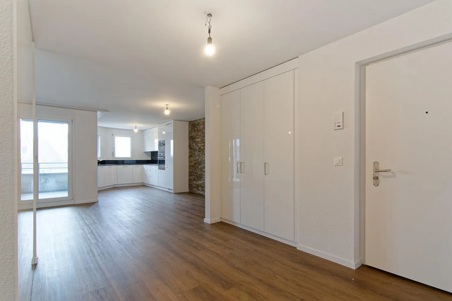 Renovated 4.5-room apartment with elevator on the raised ground floor - Photo 11 of 40