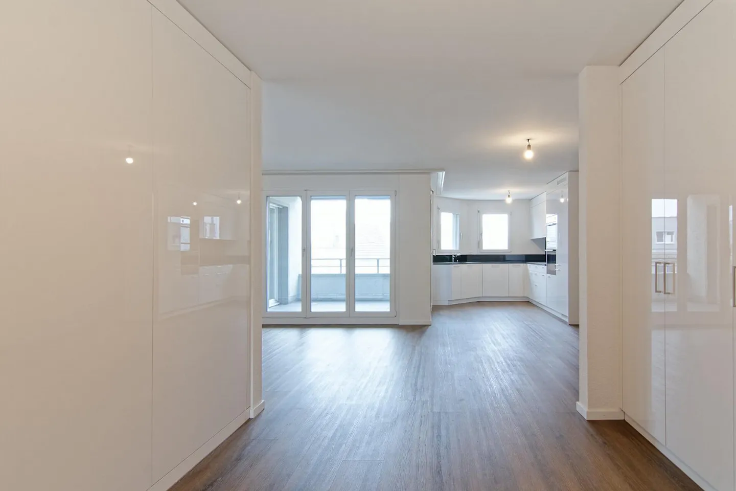 Renovated 4.5-room apartment with elevator on the raised ground floor - Photo 12 of 40